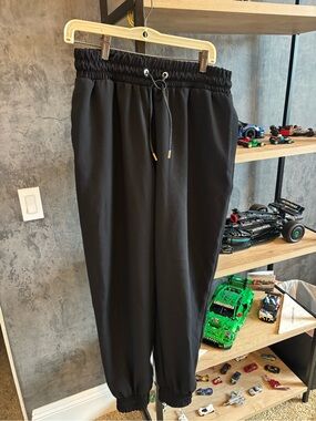 Zara women’s Black Elastic Waist Jogger Pants